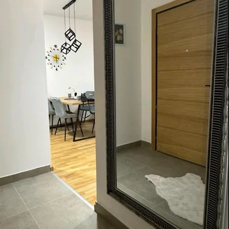 Διαμέρισμα Square In - Free Garage- *