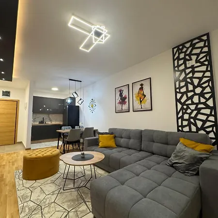 Square In - Free Garage- Novi Sad