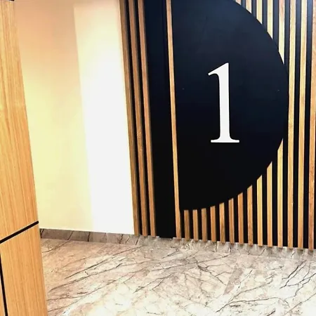 Square In - Free Garage- Διαμέρισμα