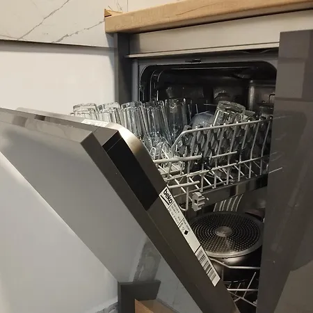 Square In - Free Garage- *