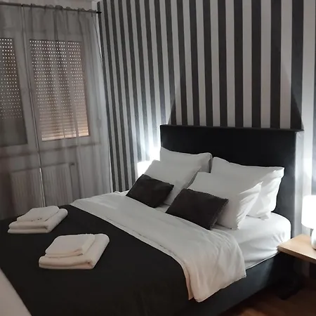 Square In - Free Garage- 아파트