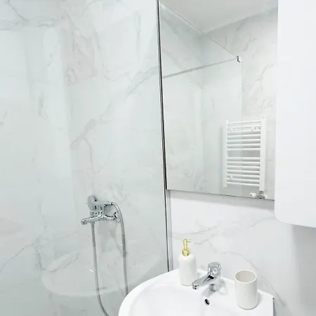 아파트 Square In - Free Garage- *