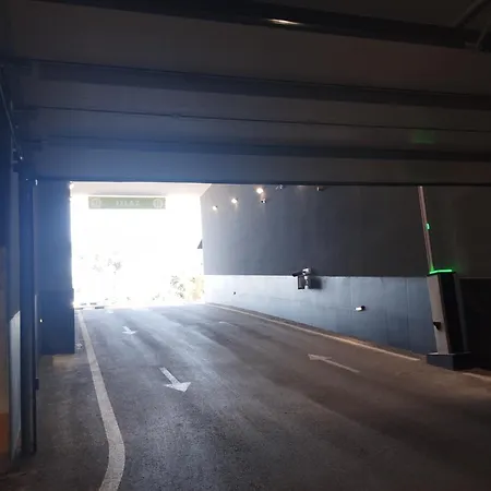 Διαμέρισμα Square In - Free Garage- *