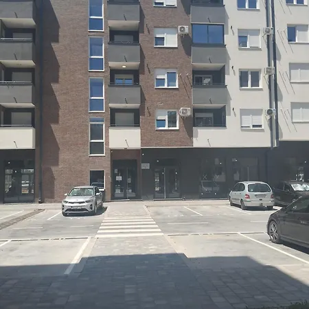 Square In - Free Garage- Διαμέρισμα Νόβι Σαντ