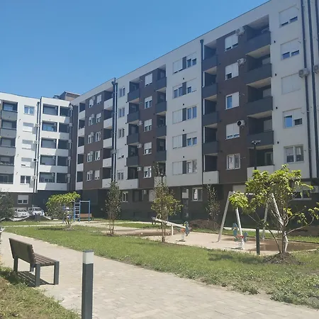 Square In - Free Garage- 아파트 노비사드