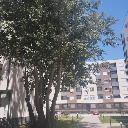 Square In - Free Garage- 노비사드