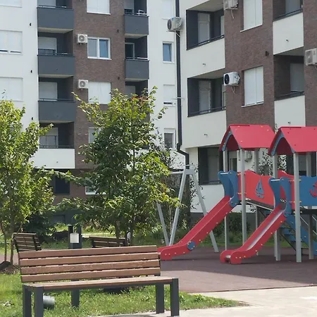 Square In - Free Garage-